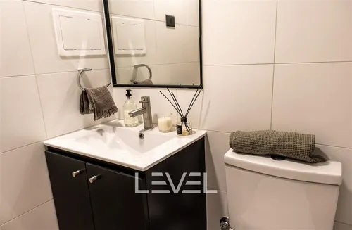 Departamento En Esmeralda. Vista Sur. Piso 2. Metro Ovalle