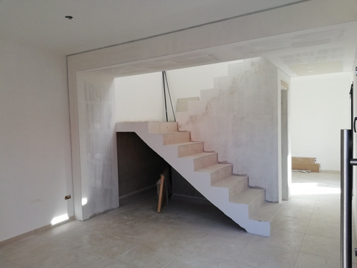Imagen 16 de 18 de Duplex En Venta 2 D Y Dpto 1 D Con Cochera,