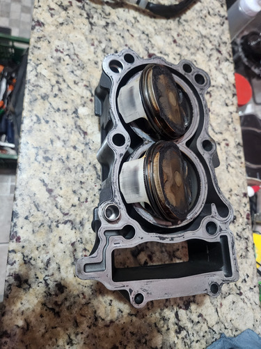 Cilindro Motor Yamaha R3 Mt03 Com 2 Pistão E Anel 19/21 (Usado)