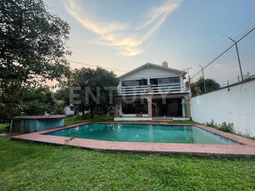 Casa En Venta Con Variedad De Arboles Frutales Ocotepec, Morelos