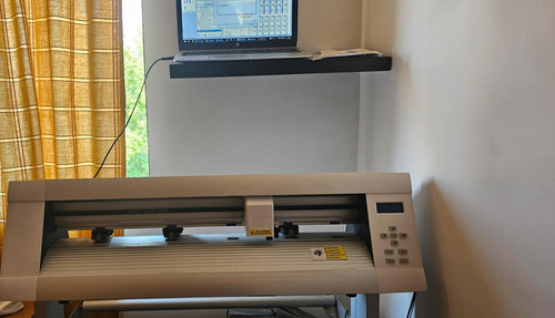Plotter De Corte 73 Cm Ancho Papel, Ancho Corte 60 Cm (Usado)