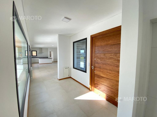 Imagen 12 de 25 de Casa En Venta En El Canton - Maroto Propiedades