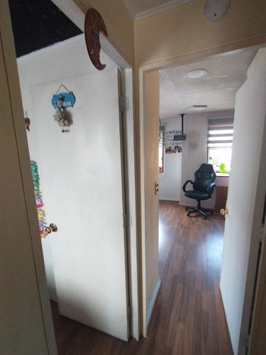 Casa De Dos Pisos De Tres Dormitorios Barrio Residencial