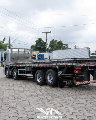 Scania P-310 - Ano: 2017 - 4o Eixo - Carroceria