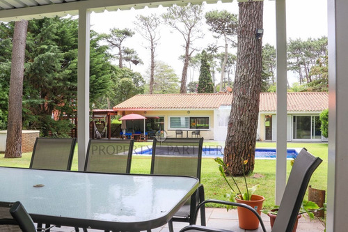 Imagen 4 de 15 de Impecable Casa Para Vivir Todo El Año, A Pasos De Punta Shop