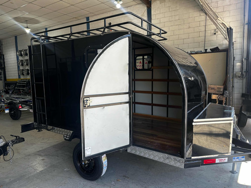 Carreta Bau Em Acm / Porta Lateral Janela Bagageiro E Caixa