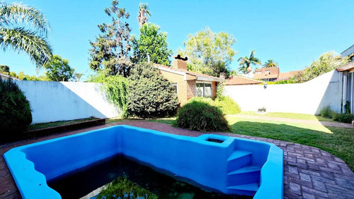 Casa 4 Amb Cochera Pileta Castelar Norte Permuta