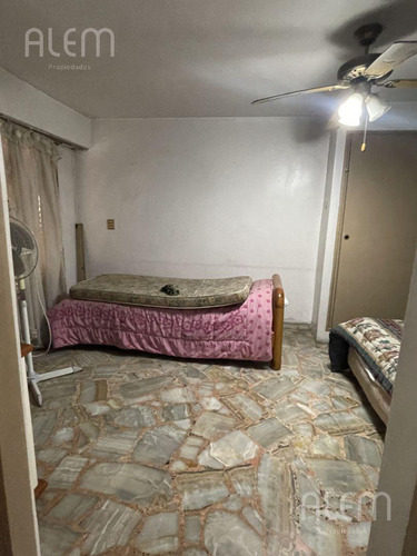 Casa En Venta Moron - 5 Ambientes - Pileta, Quincho, Parque Y 2 Coch