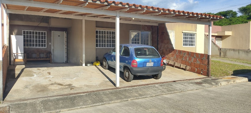 Imagen 5 de 14 de Acogedora Casa Para Remodelar A Su Gusto; Canaima Dos, Guatire, Miranda.