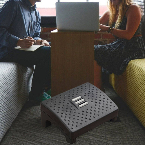 Reposapiés De Reposapiés En El Taburete De Negro