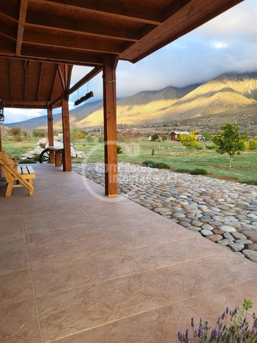 Parcela De 26.000m2 Con Casa Y Cabaña En Putaendo