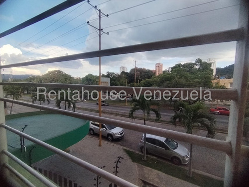 Bello Apartamentoen La Av. Cuatricentenaria De Valencia Piso 1, Acabados De Lujo, Amoblado, 3 Hab. 2 Baños. Cocina Equipada Y Empotrada, Enrejado Estupendo Condominio Conservado, Sala Comedor, Family