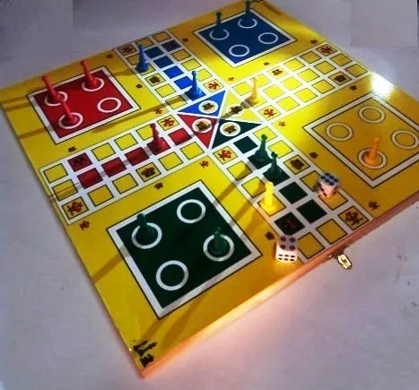 Jogo de Tabuleiro Ludo Real Pentagol com Estojo