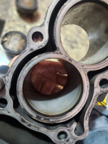 Cilindro Motor Yamaha R3 Mt03 Com 2 Pistão E Anel 19/21 (Usado)