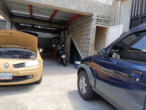 Se Alquila Edificio Comercial De 660 M2 En Santa Eduvigis