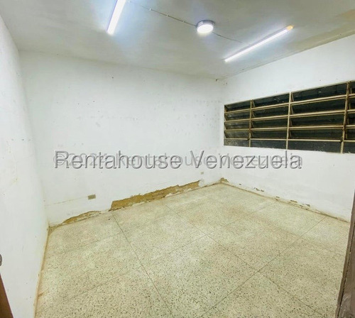 Casa Comercial En Alquiler En Altamira 25-14860 Cs