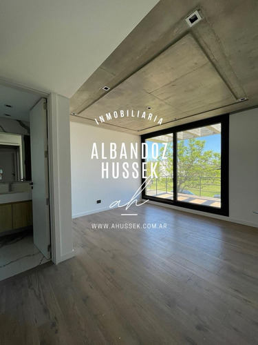Casa En Venta A La Laguna - 5 Dorm. En Suite - En Golf Club, Nordelta, Tigre