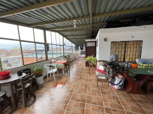 Casa En Venta En El Tesoro. Cod V1119