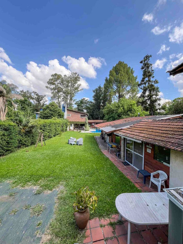 Venta Casa 6 Ambientes C/dep. Barrio Los Jazmines