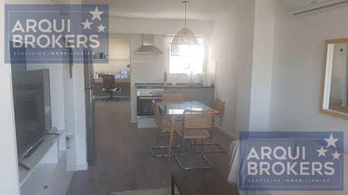 Imagen 9 de 30 de Apartamento De 2 Dormitorios En Venta En Centro Equipada Y Amoblada, Con Parrillero