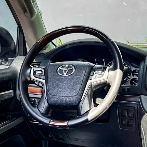 Toyota Land Cruiser LC200 4.5 VX