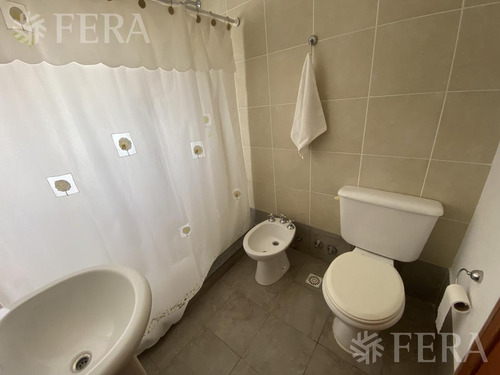 Alquiler Casa 6 Ambientes Con Cochera, Quincho Y Piscina En Campos De Roca 1 - La Plata