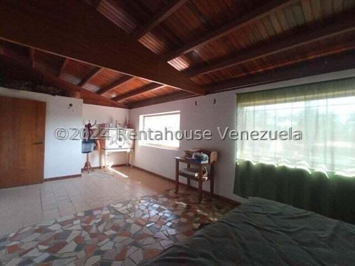 Amplia, Estilo Dúplex, 2.500 Mtrs De Terreno, Además, Cuenta Con Un Chalet De 170 Mtrs,, Canchas De Tenis Y De Usos Múltiples, Pinatero, Caney Y Parrillera. Todo Esto Dentro De Conjunto Privado