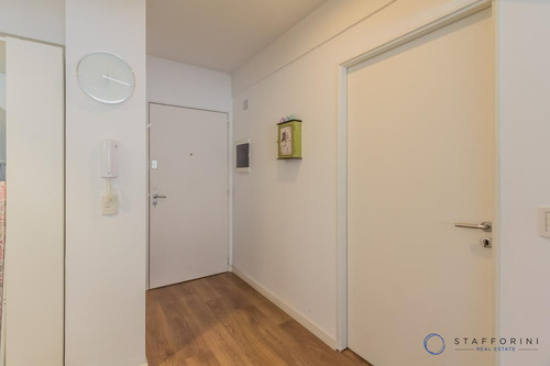 Departamento De 3 Ambientes Con Cochera Fija En Recoleta