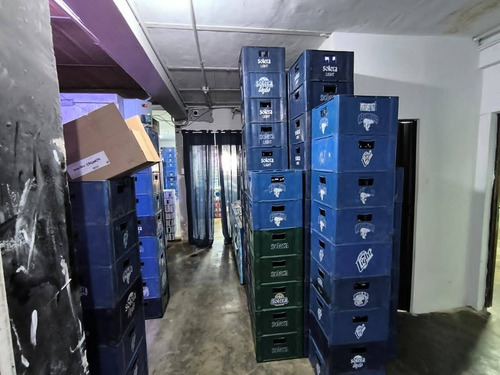 En Venta Local Comercial Con Fondo De Comercio Licorería G.g