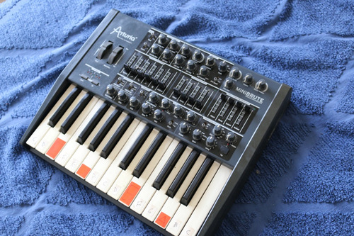 Imagen 5 de 5 de Sintetizador Arturia Minibrute 1