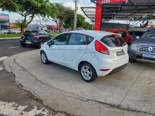Ford Fiesta 1.6 Rocam Sedan 8v