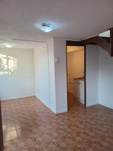 Casa Dos Pisos Con Excelente Ubicación *se Acepta Subsidio