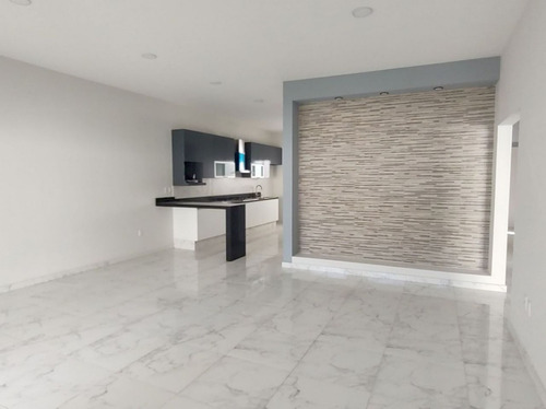 Casa Minimalista En Un Solo Nivel En Venta, En Brisas De Cuernavaca