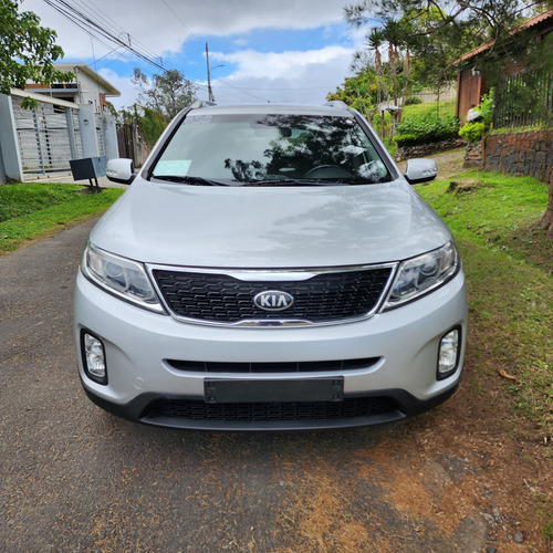 Imagen 2 de 15 de Kia Sorento Coreana