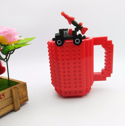 Taza Lego Color Rojo Incluye Pequeño Set De Juego