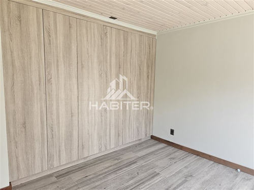 Casa En Venta De 5 Dorm. En Colbún