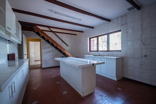 Imagen 10 de 30 de Gran Casa Chilena 5 Dormitorios, 4 Baños, Terreno 2.415 Mts2