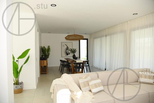 Casa En Venta De 5 Ambientes En Puertos