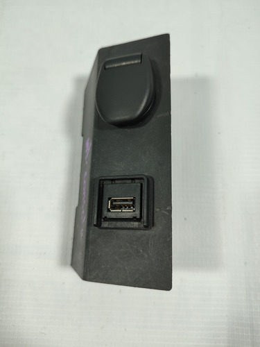 Toma Corriente Consola Central Nissan Sentra 1.8 Mod 13-16 O (Usado)