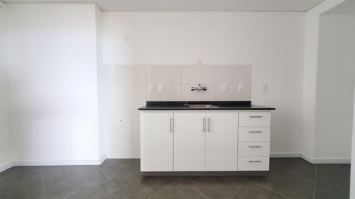 Imagen 9 de 21 de Apartamento, 2 Dormitorios, Vista A Rambla, Ciudad Vieja. A