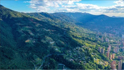 Lote En Venta En Vía Las Palmas. Cod V13976