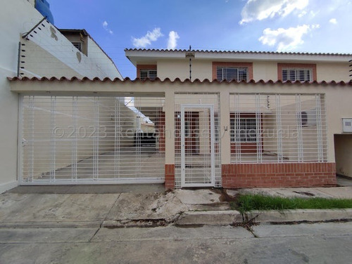 Townhouse En Venta En La Morita Urbanizacion Los Girasoles Zp23-27729