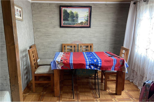 Imagen 4 de 15 de Casa De 2 Pisos 5d 1b 2e!