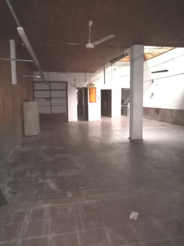 Amplia Casa De 200 M2 Con Renta
