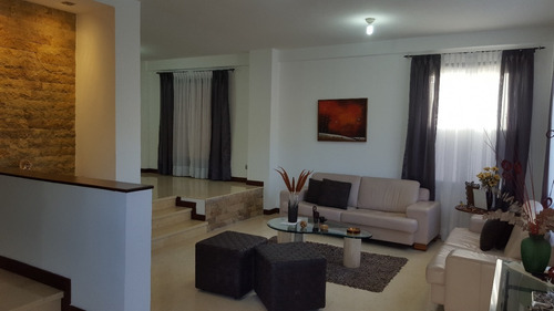 Imagen 9 de 30 de Los Naranjos Espectacular Calle Privada. Vigilancia. 350mts 6h6b4p Instagram:@inmuebleslosnaranjos 04143057302 04142695974