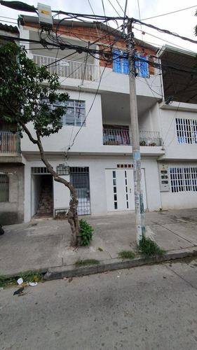 Edificio En  Guayaquil Con  6 Rentas En Venta - Cali