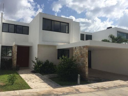 Casa En Venta En Privada Trinum, Santa Gertrudis Copó