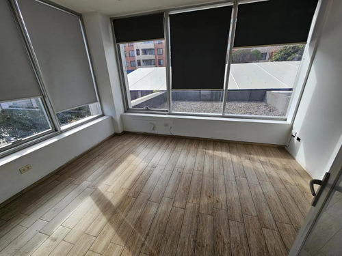 Venta Moderna Oficina En Plaza Ñuñoa