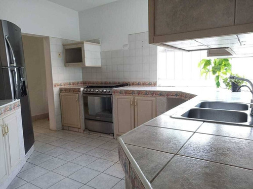 Imagen 4 de 15 de Casa En Venta De Un Piso Con Amplios Espacios