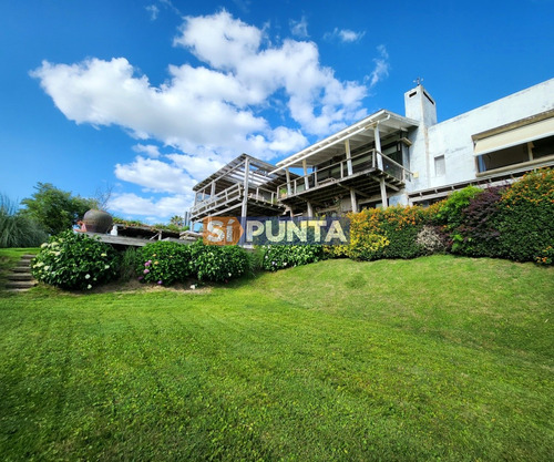 Excelente Casa En El Lomo De La Ballena Con Vista Al Mar